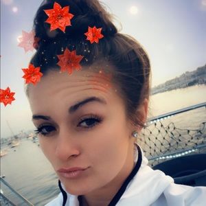 Meet your Posher, Caitlin